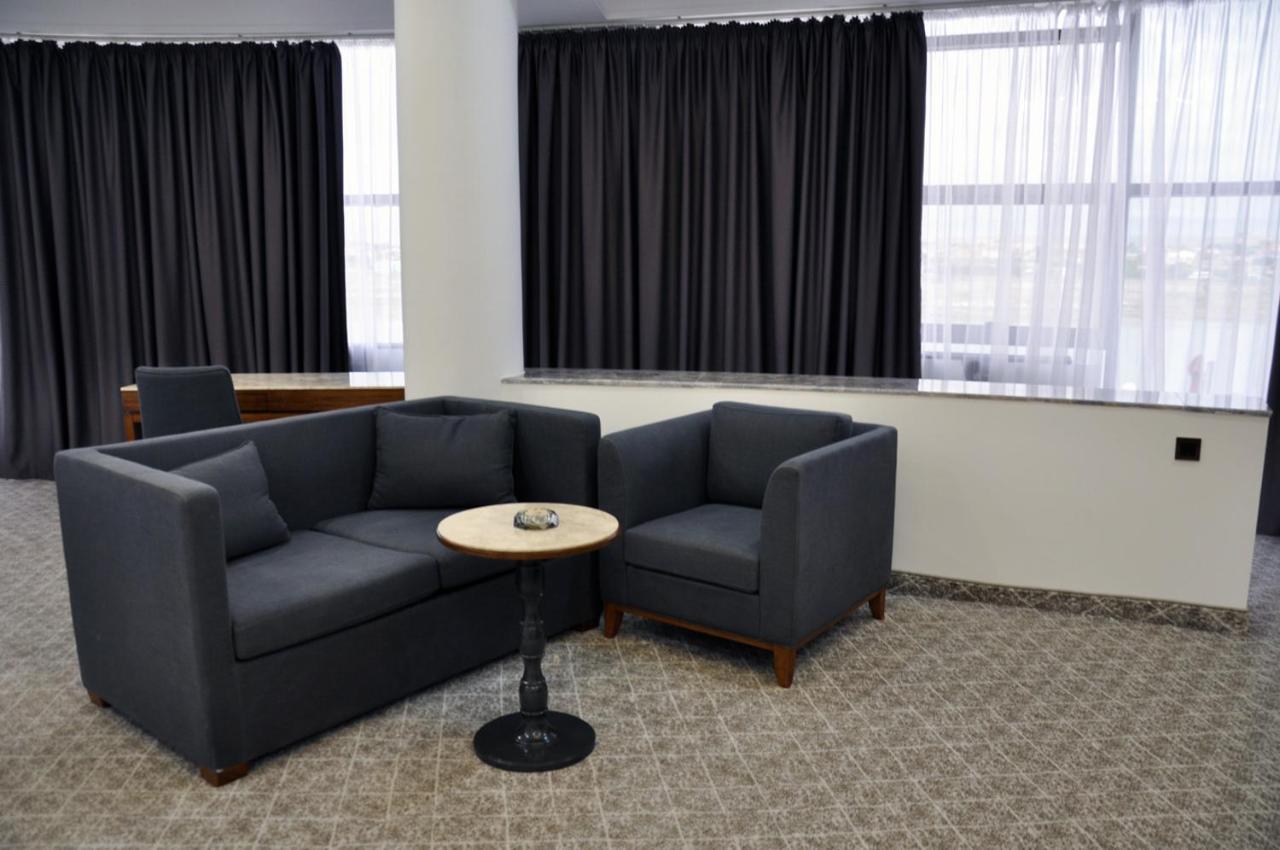 Parliament Palace Hotel ホジェンド エクステリア 写真