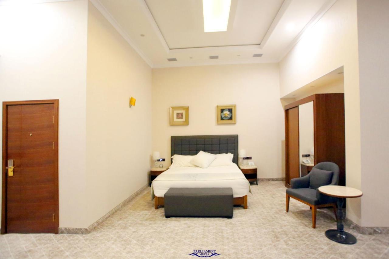 Parliament Palace Hotel ホジェンド エクステリア 写真