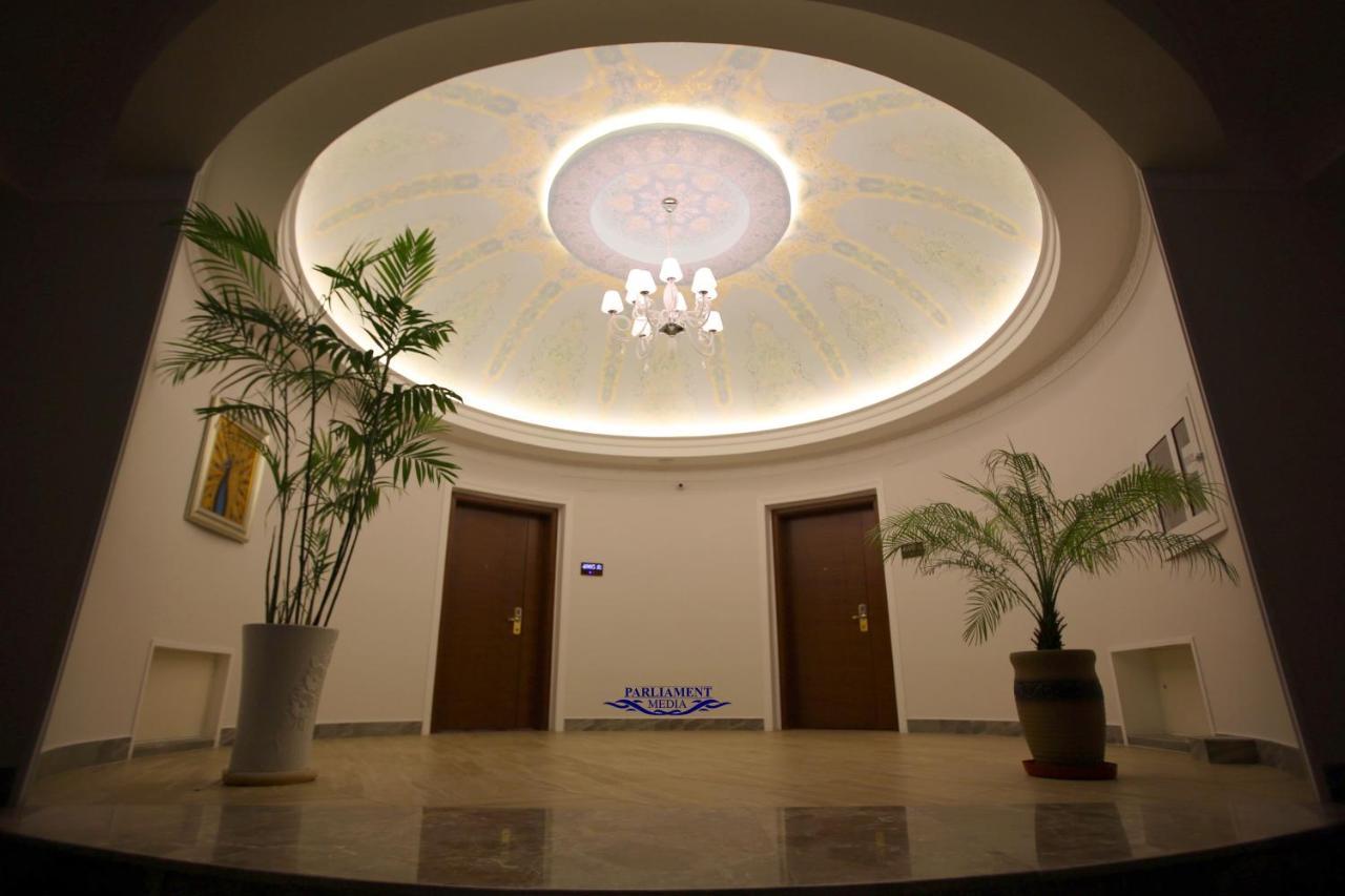 Parliament Palace Hotel ホジェンド エクステリア 写真