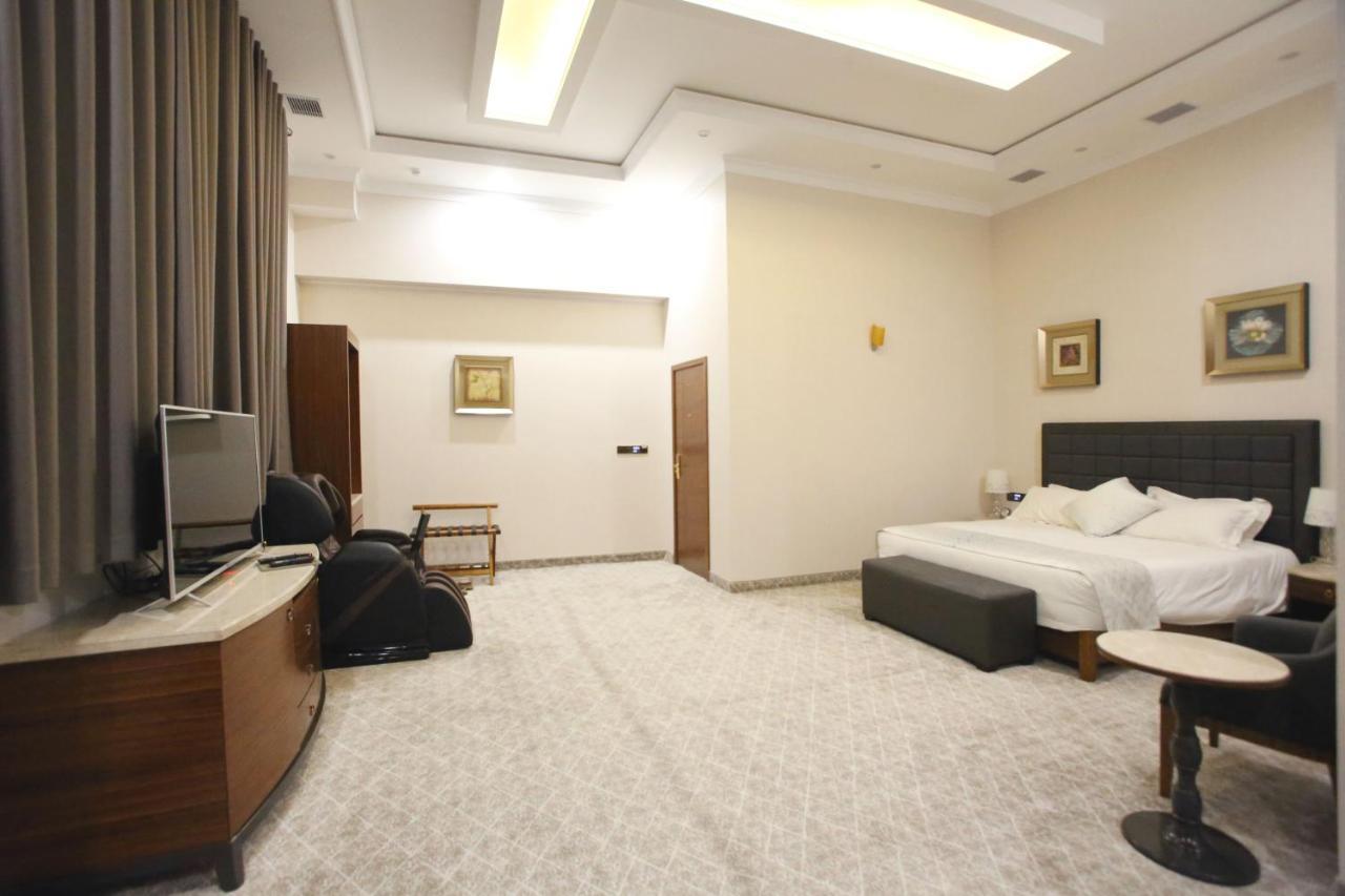Parliament Palace Hotel ホジェンド エクステリア 写真