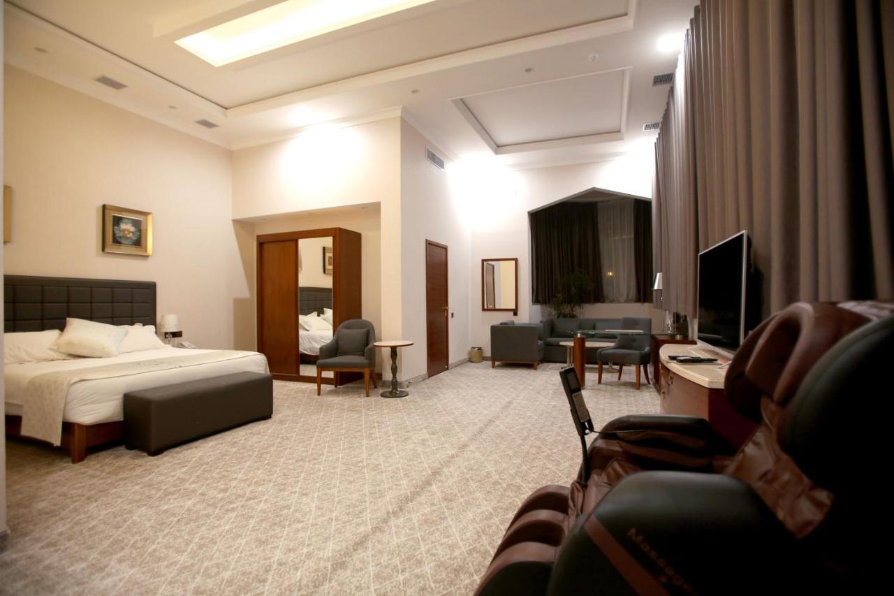 Parliament Palace Hotel ホジェンド エクステリア 写真
