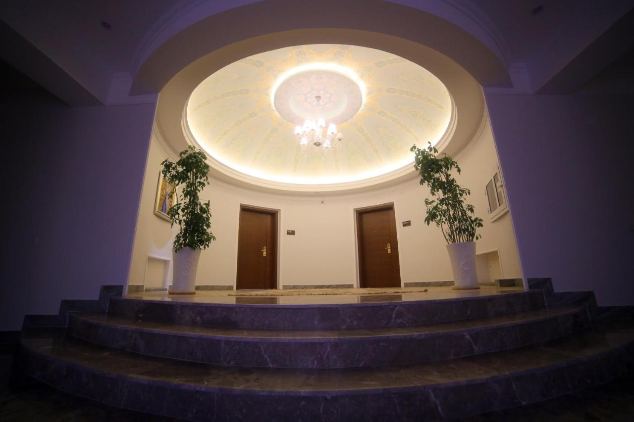 Parliament Palace Hotel ホジェンド エクステリア 写真
