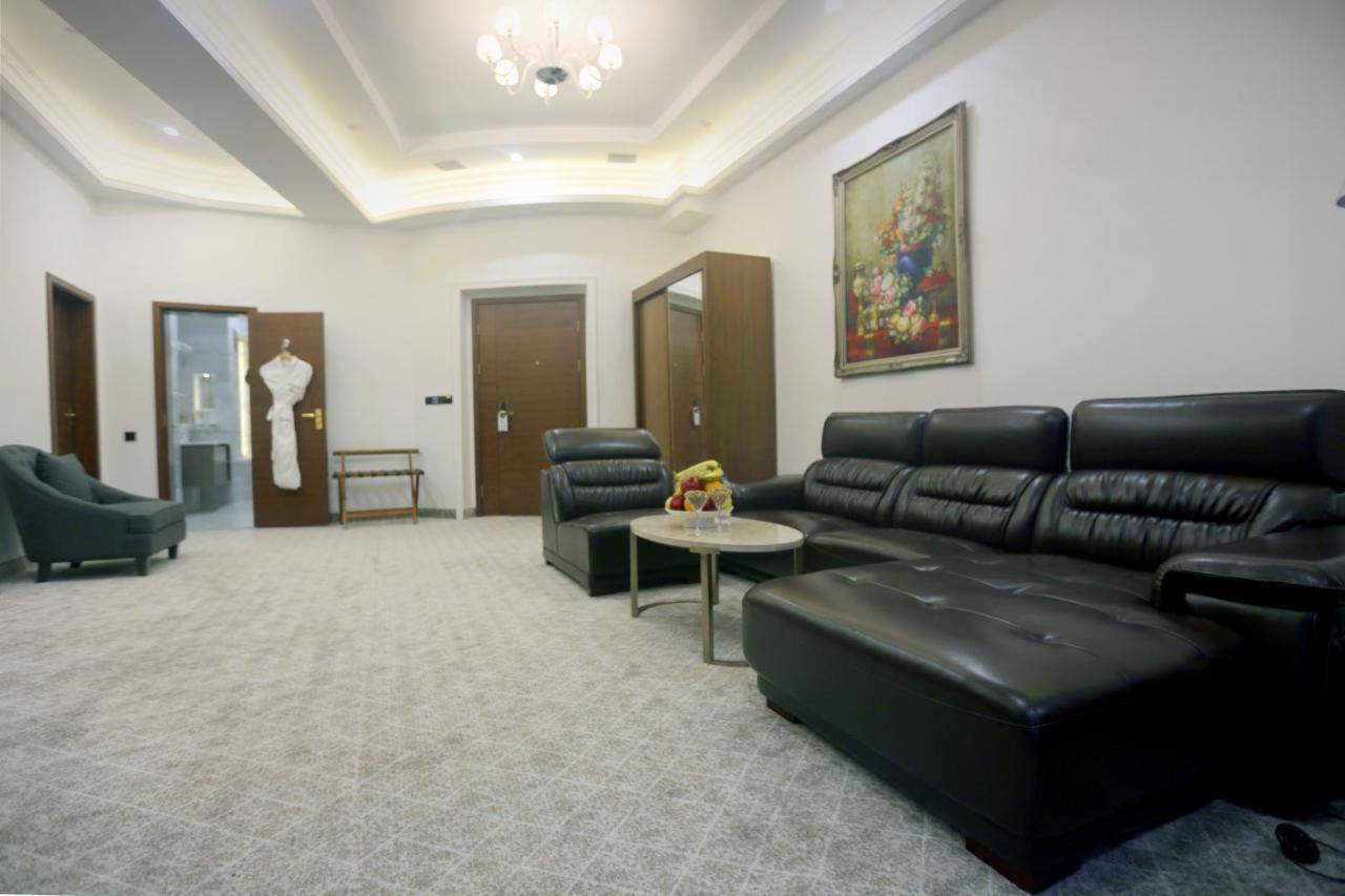 Parliament Palace Hotel ホジェンド エクステリア 写真