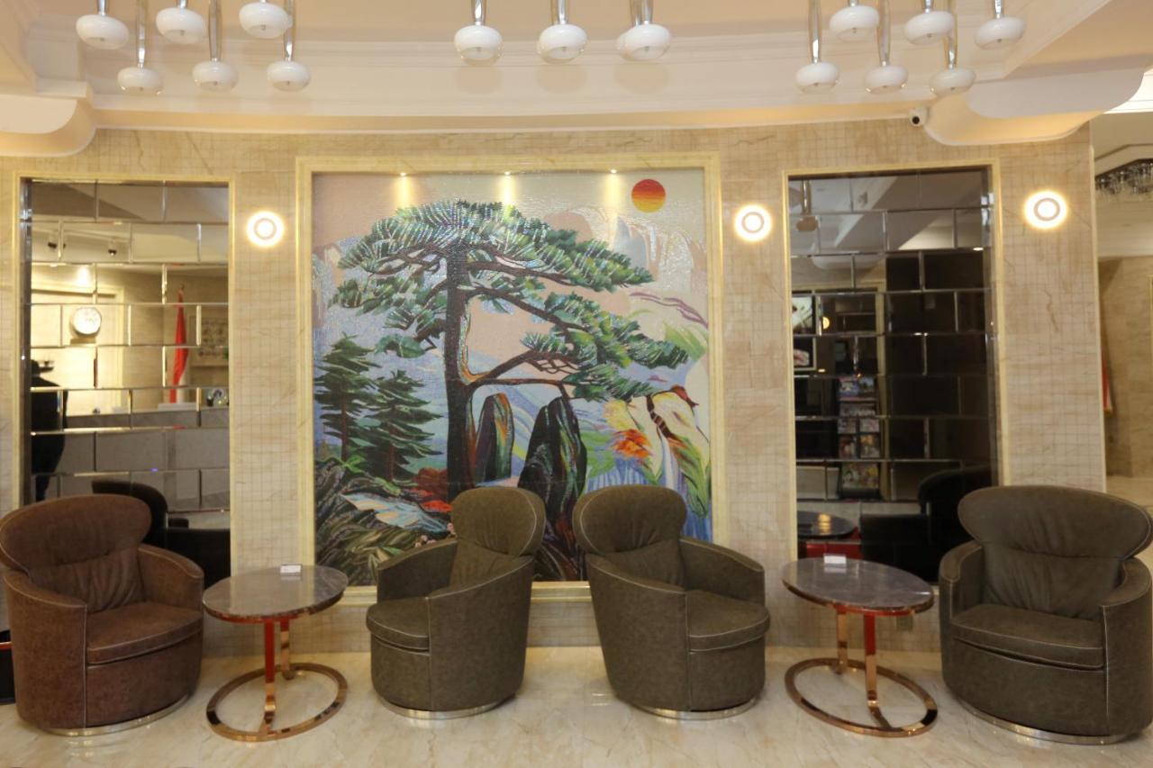 Parliament Palace Hotel ホジェンド エクステリア 写真