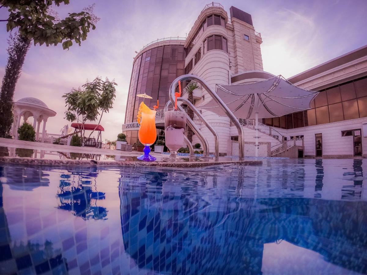 Parliament Palace Hotel ホジェンド エクステリア 写真