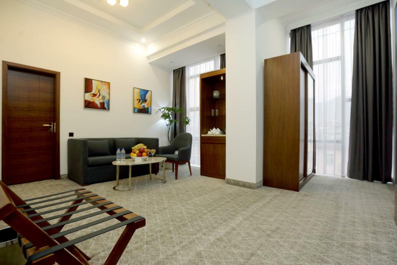 Parliament Palace Hotel ホジェンド エクステリア 写真