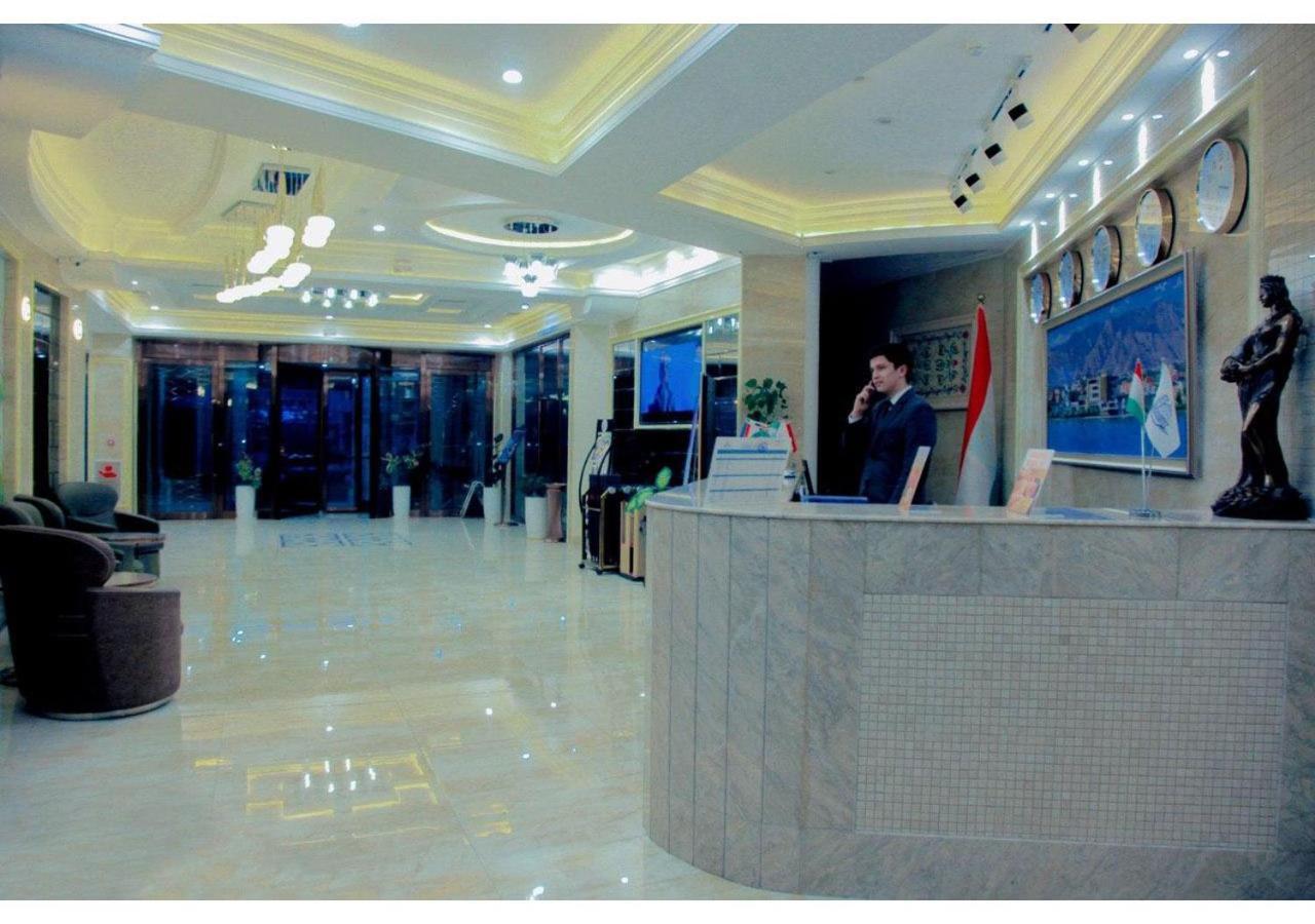 Parliament Palace Hotel ホジェンド エクステリア 写真